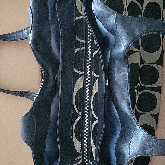 Coach purse - Picture 3 of 9